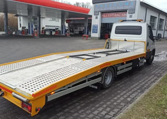 Машину заблокировали на парковке - эвакуация авто Варшава