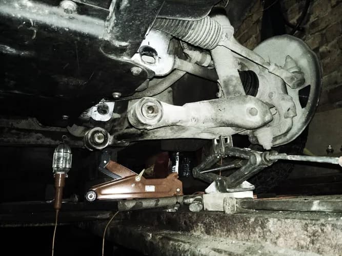 Стук сзади на кочках - замена задних рычагов Варшава