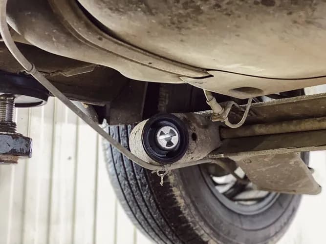 Nierównomiernie ściera opony - geometria i silentblocki Warszawa