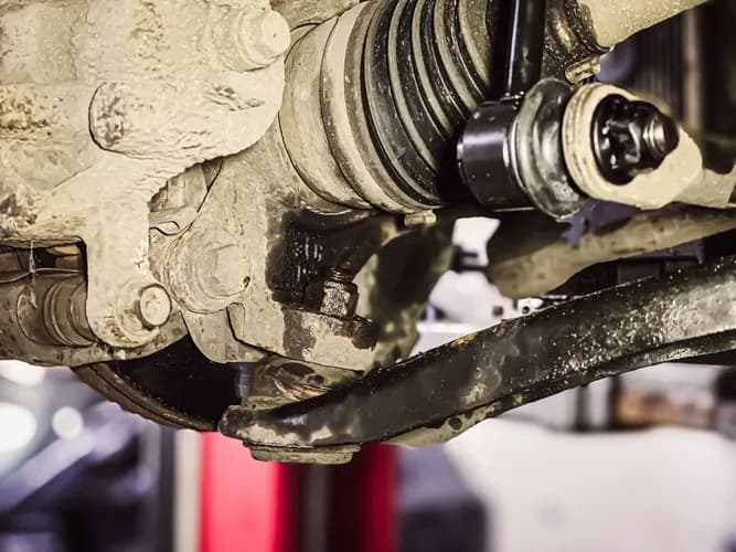 Stuka w kole na nierównościach - wymiana przegubu kulowego Warszawa