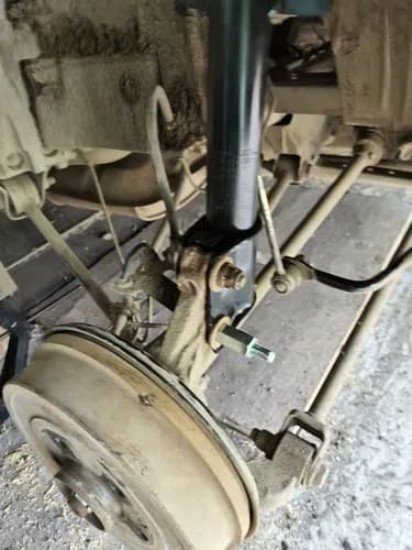 Гремит задняя подвеска - замена стоек стабилизатора Варшава