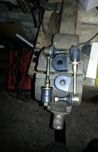 Stuka przy skręcie - wymiana drążków stabilizatora tył Warszawa