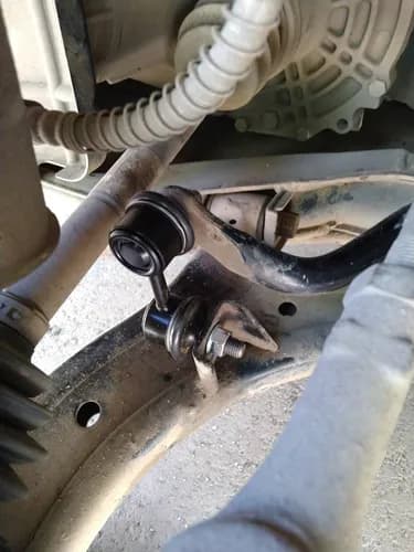 Гремит передняя подвеска - замена стоек стабилизатора Варшава