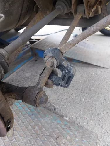 Сзади гремит подвеска - замена втулок стабилизатора Варшава