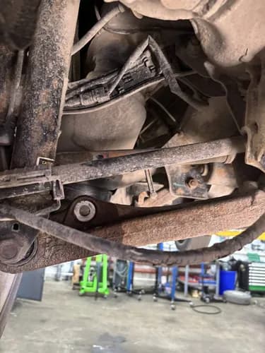 Сзади гремит подвеска - замена втулок стабилизатора Варшава