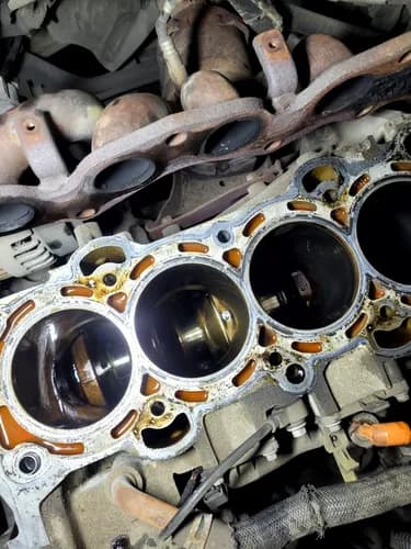 Dymi przy odkręceniu gazu - pierścienie do wymiany Warszawa