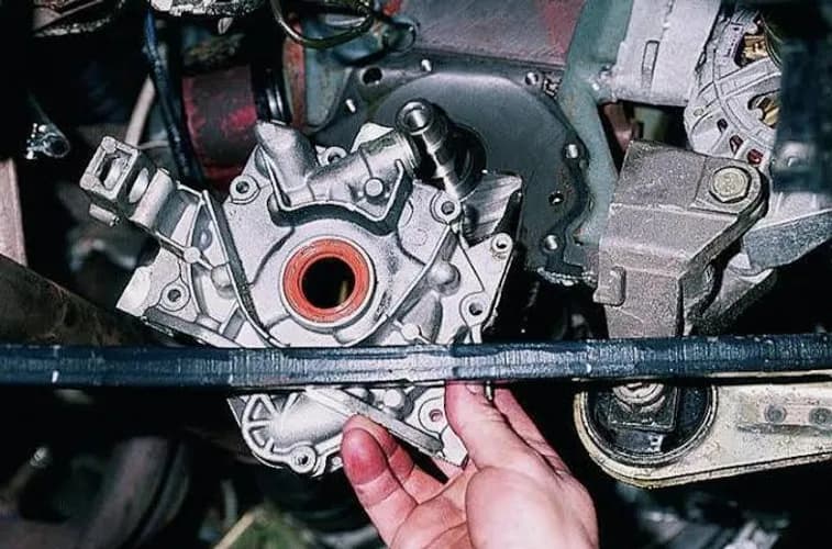 Miga lampka oleju - wymiana pompy oleju Warszawa