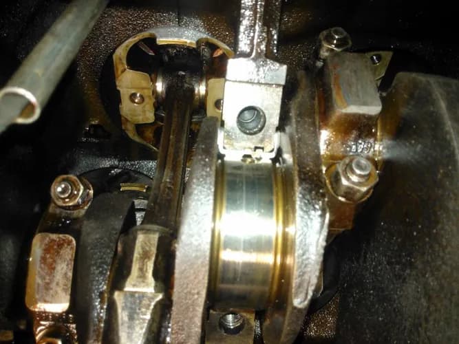 Двигун стукає під навантаженням - заміна вкладишів Варшава