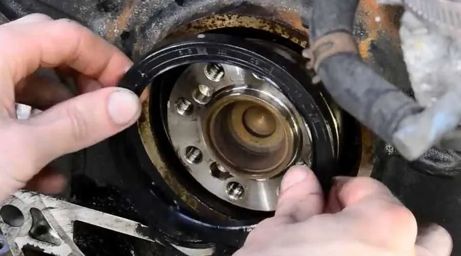 Масло на ремені ГРМ - заміна сальника Варшава