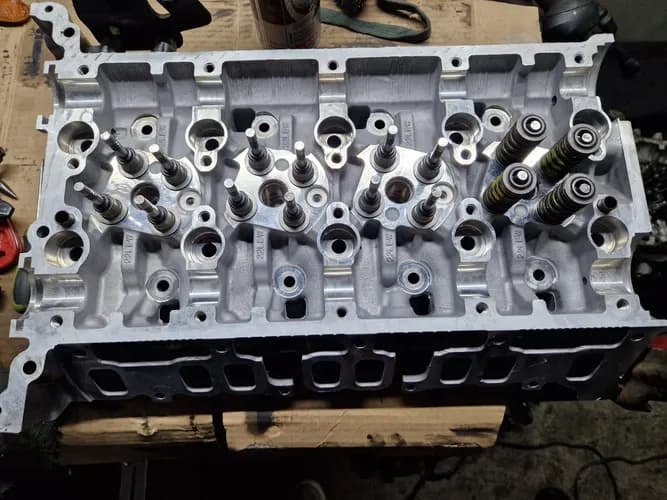 Pęknięta głowica - uszczelnienie i naprawa głowicy Warszawa