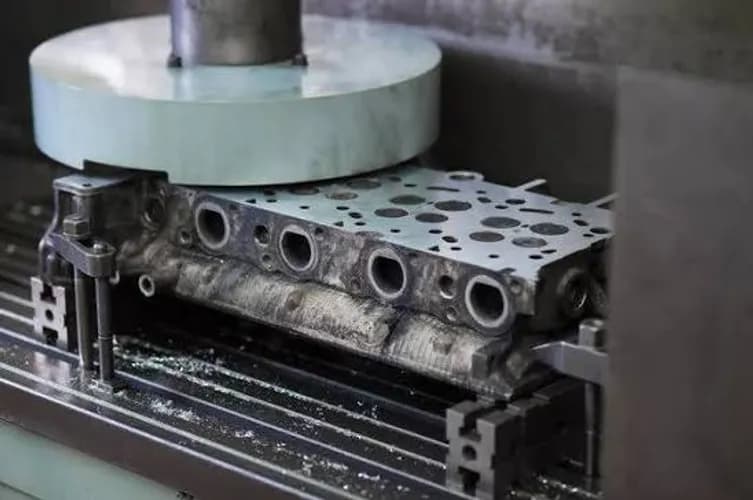 Cieknie spod uszczelki pod głowicą - regeneracja powierzchni głowicy Warsza