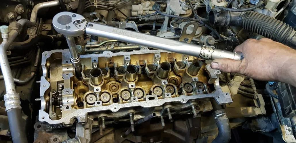 Двигатель не тянет и пропуски зажигания - замена клапанов Варшава