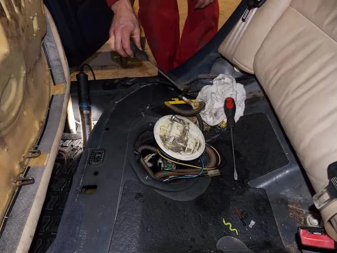 Auto nie wciąga na wyższych obrotach - wymiana pompy paliwa Warszawa