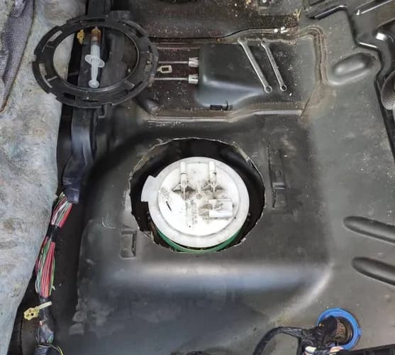 Auto nie wciąga na wyższych obrotach - wymiana pompy paliwa Warszawa