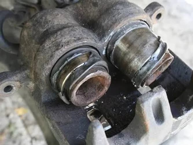 Rośnie spalanie przez zablokowany zacisk z przodu zrobię naprawę