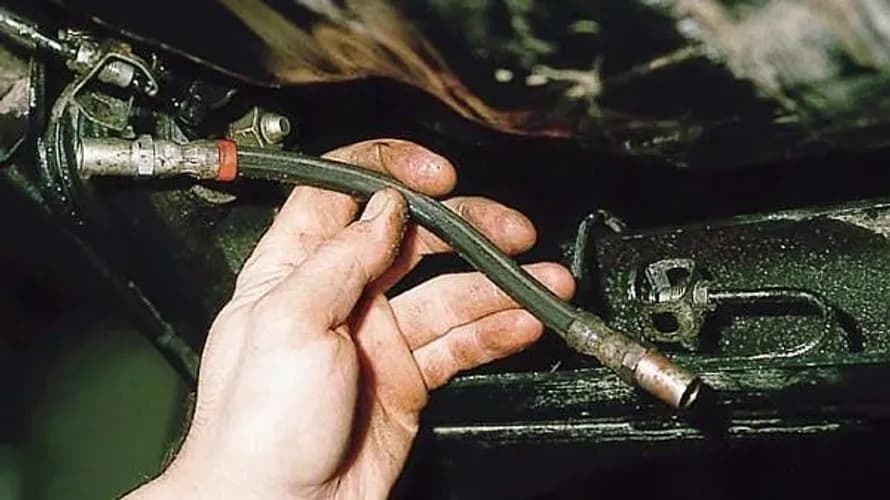 Spuchnięty przewód blokuje koło zrobię wymianę