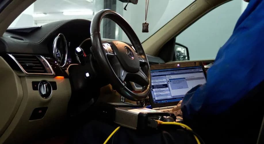 Stuki i skrzypy podczas skręcania diagnostyka zwrotnic i przekładni