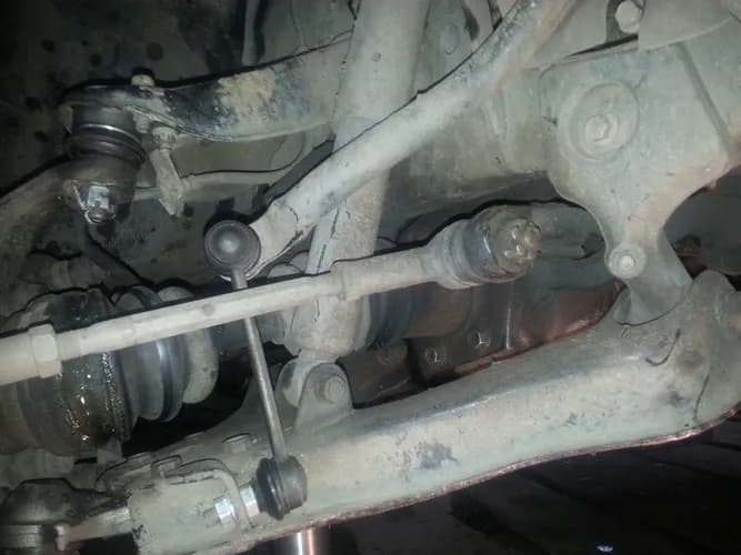 Zajmuję się wymianą końcówek drążków każda marka