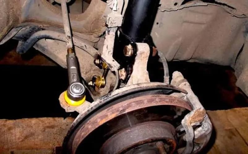 Zajmuję się wymianą końcówek drążków każda marka