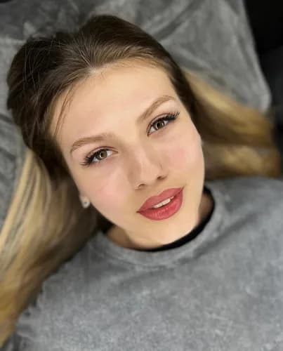 Контурний макіяж губ