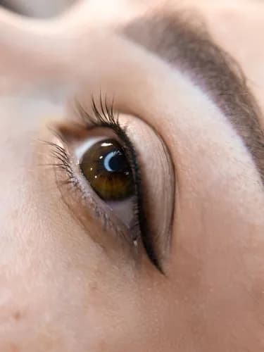 Перманентний макіяж повік - вії, стрілки тощо.