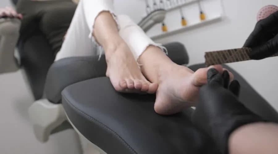 Klasyczna pielęgnacja zdrowych paznokci u rąk i nóg