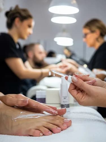 Delikatny pedicure
