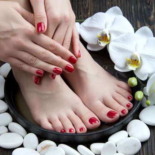 Pedicure z delikatną pielęgnacją skórek