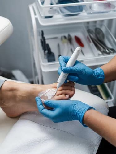 Чистка и лечение ног