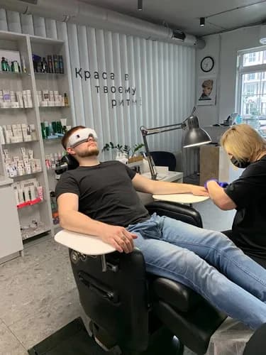 Męski manicure - poczuj się pewnie.