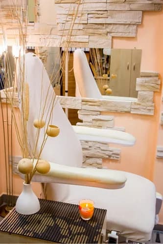 Chcesz być zadbany i stylowy? Wybierz usługę-
manicure męski.