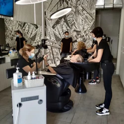 Elegancki manicure klasyczny dla idealnych dłoni