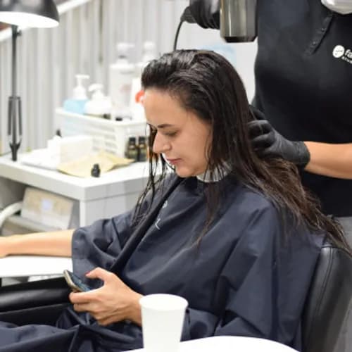 Elegancki manicure klasyczny dla idealnych dłoni