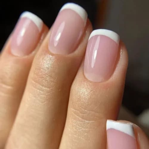 Tradycja piękna: klasyczny manicure od naszych mistrzów.