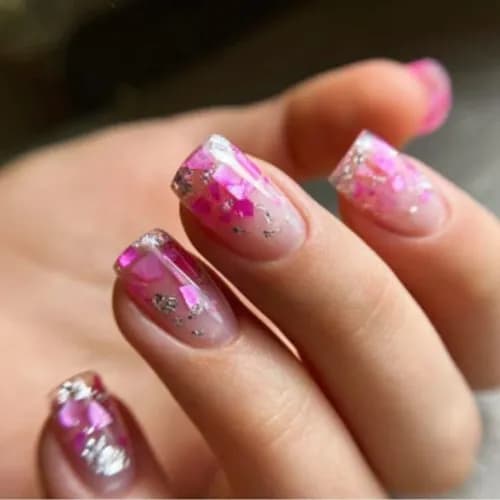 Tradycja piękna: klasyczny manicure od naszych mistrzów.