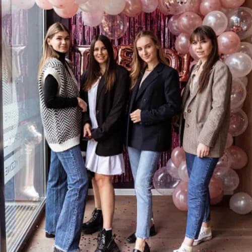 Легкість та елегантність у кожному класичному манікюрі