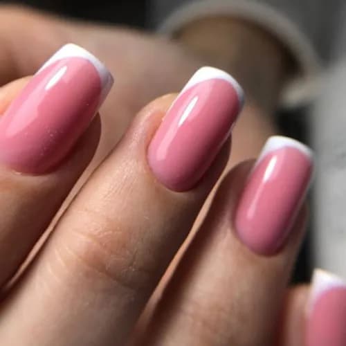 Elegancki manicure klasyczny dla idealnych dłoni