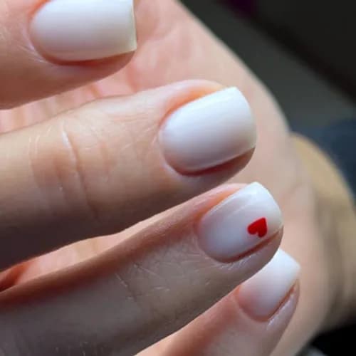 Elegancki manicure klasyczny dla idealnych dłoni