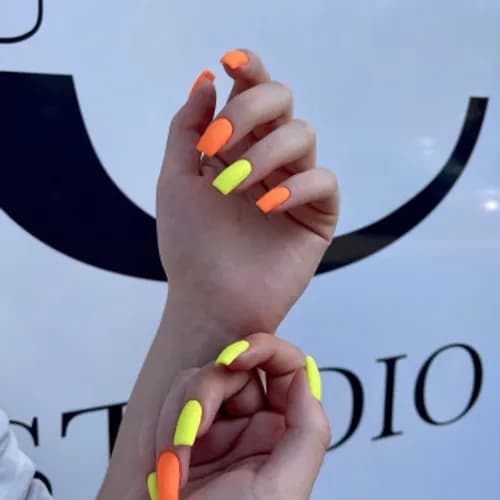 Precyzyjny i dopasowany manicure