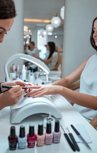 Очищення нігтів від декоративного покриття