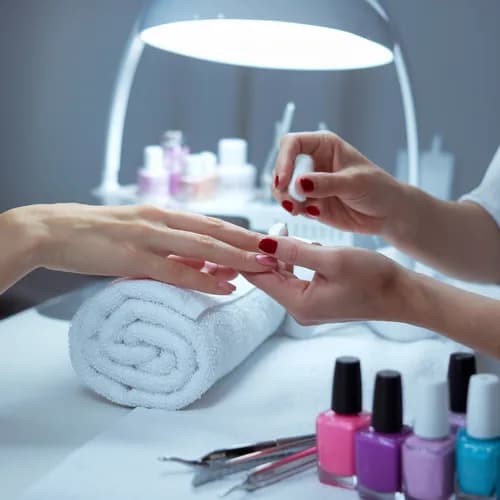 Снятие застывшего покрытия с ногтей