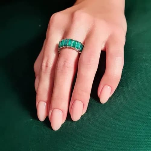 Lakier do paznokci to właściwy wybór dla nowoczesnych kobiet.