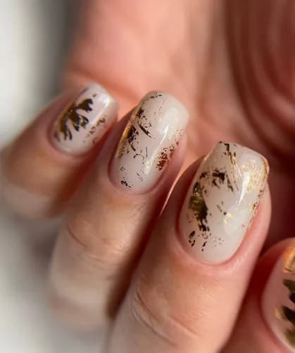 Czysty i zadbany wygląd każdego dnia uzyskasz dzięki usłudze - lakierowanie paznokci.