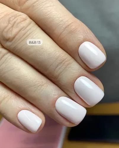 Lakier do paznokci - wzmacnia i rozjaśnia paznokcie.