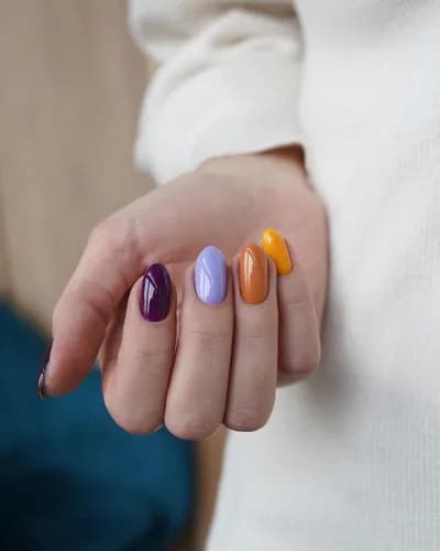 Szczegóły sprawiają, że wygląd jest doskonały. Przyjdź na zabieg malowania paznokci.