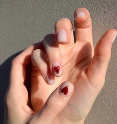 Не бойся экспериментировать! Приходи на покрытие ногтей лаком.