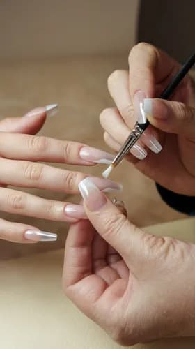 Создание искусственных ногтей гелем