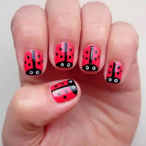 Dziecięcy manicure - pozwól swojej córce błyszczeć!