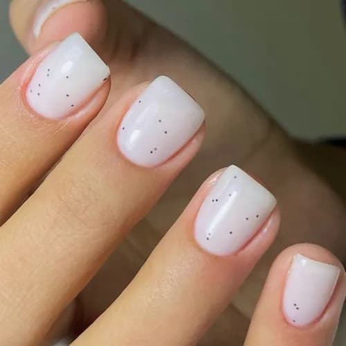 Manicure kwasowy - pozwól swoim dłoniom błyszczeć.