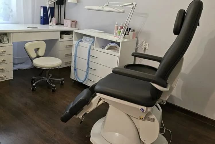 Эффектные ногти на ногах с гель-лаком